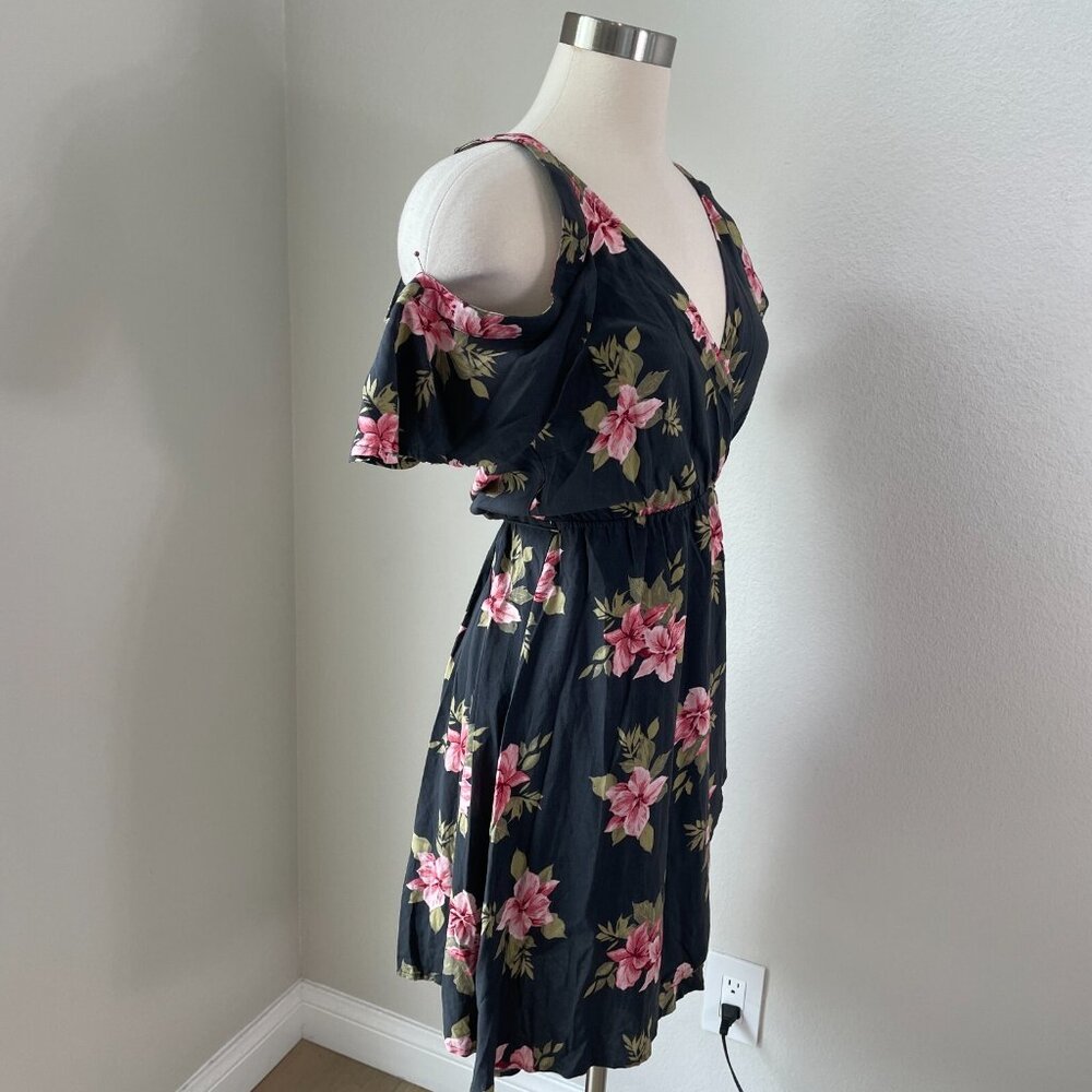 NEW $54 O'Neill Womens Large Charcoal Gray Floral Print Cold Shoulder Wrap Dress - Picture 7 of 12